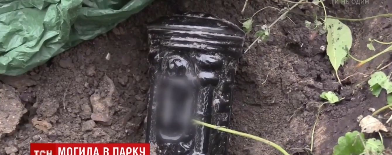 Несподівана могила в центрі Києва: батька померлої дитини "надихнула" стаття в газеті