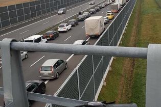 У Польщі український двоповерховий автобус зіткнувся з чотирма автомобілями: є постраждалі