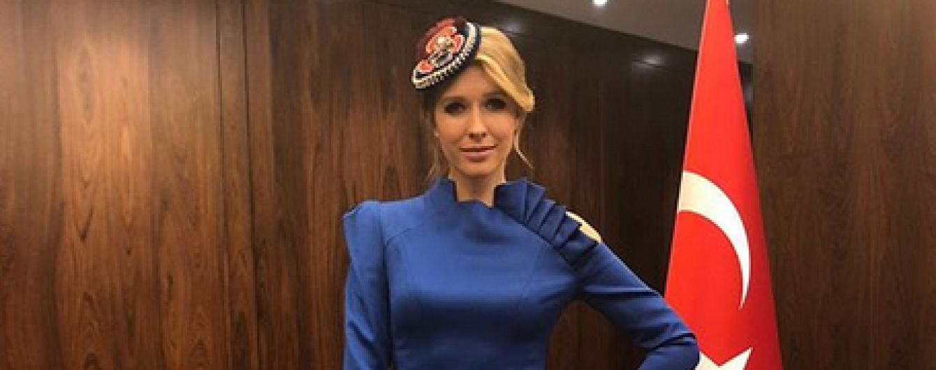 В платье с кружевом и с куклой: Катя Осадчая показала свои детские снимки