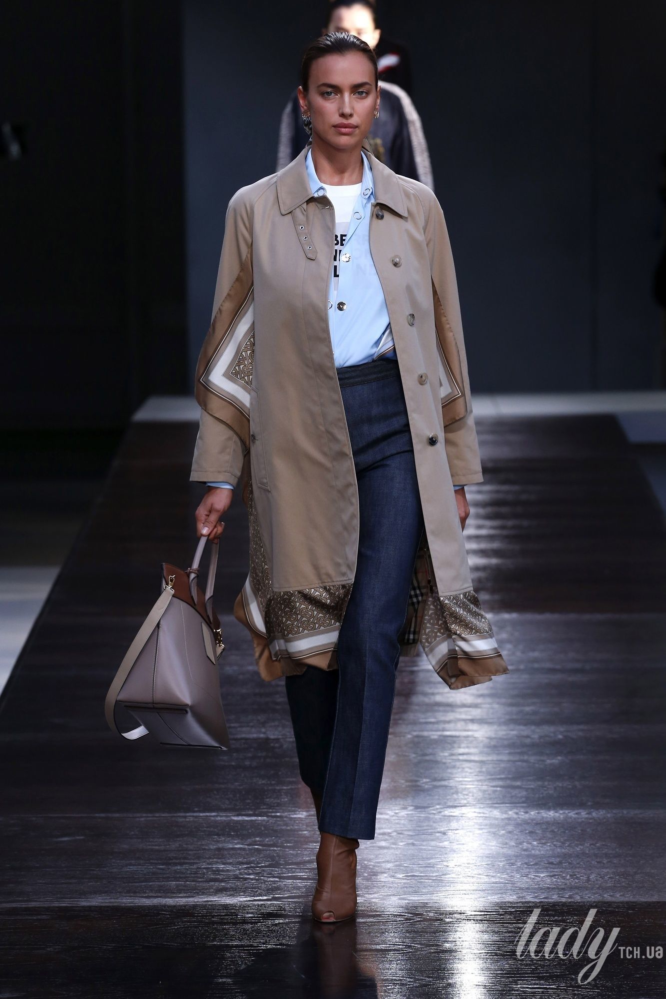 Коллекция Burberry прет-а-порте сезона весна-лето 2019_18