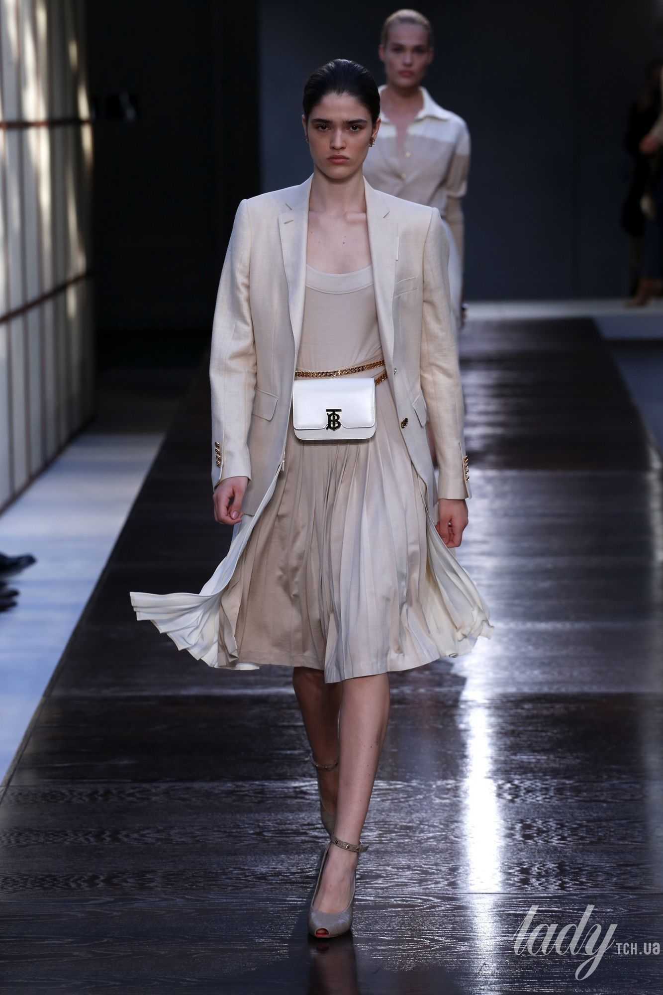 Коллекция Burberry прет-а-порте сезона весна-лето 2019_16