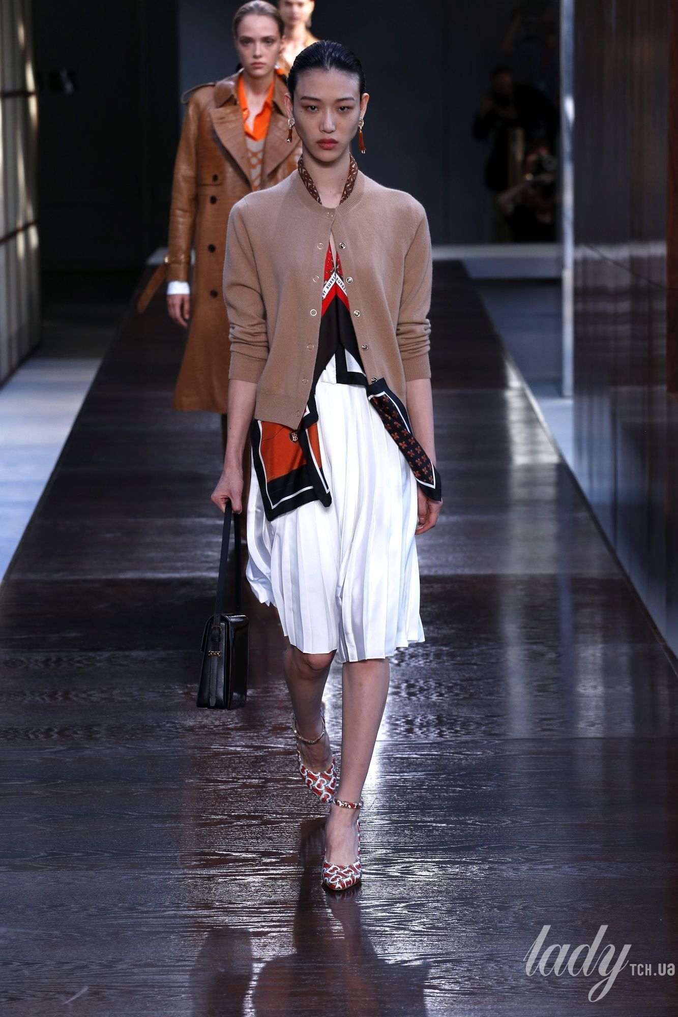 Коллекция Burberry прет-а-порте сезона весна-лето 2019_22