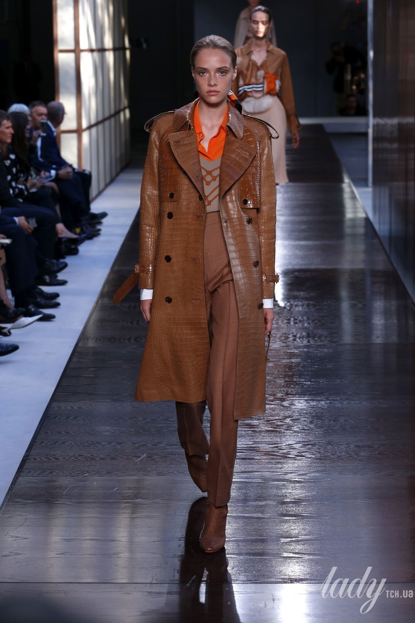 Коллекция Burberry прет-а-порте сезона весна-лето 2019_23