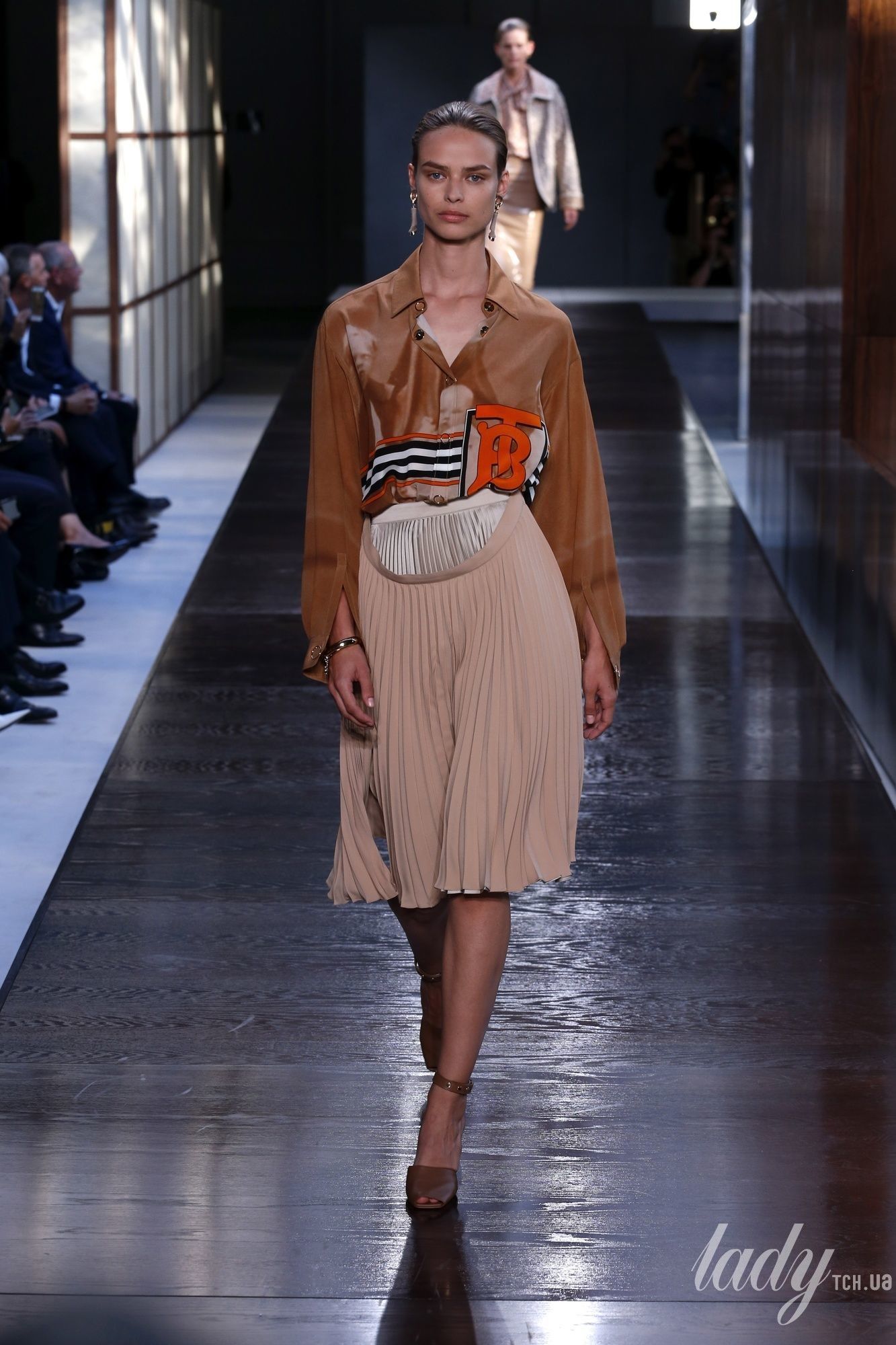 Коллекция Burberry прет-а-порте сезона весна-лето 2019_24