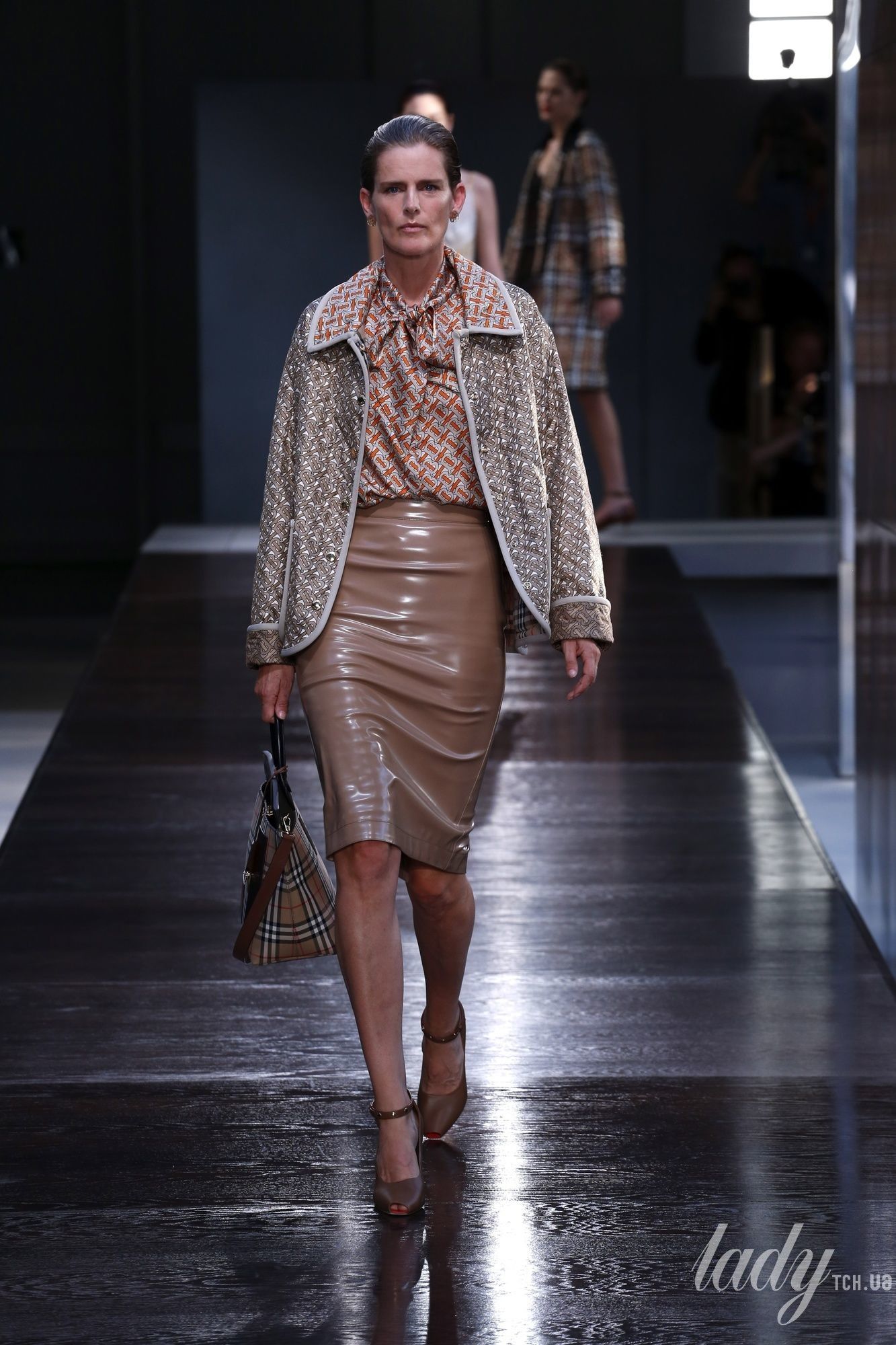Коллекция Burberry прет-а-порте сезона весна-лето 2019_25