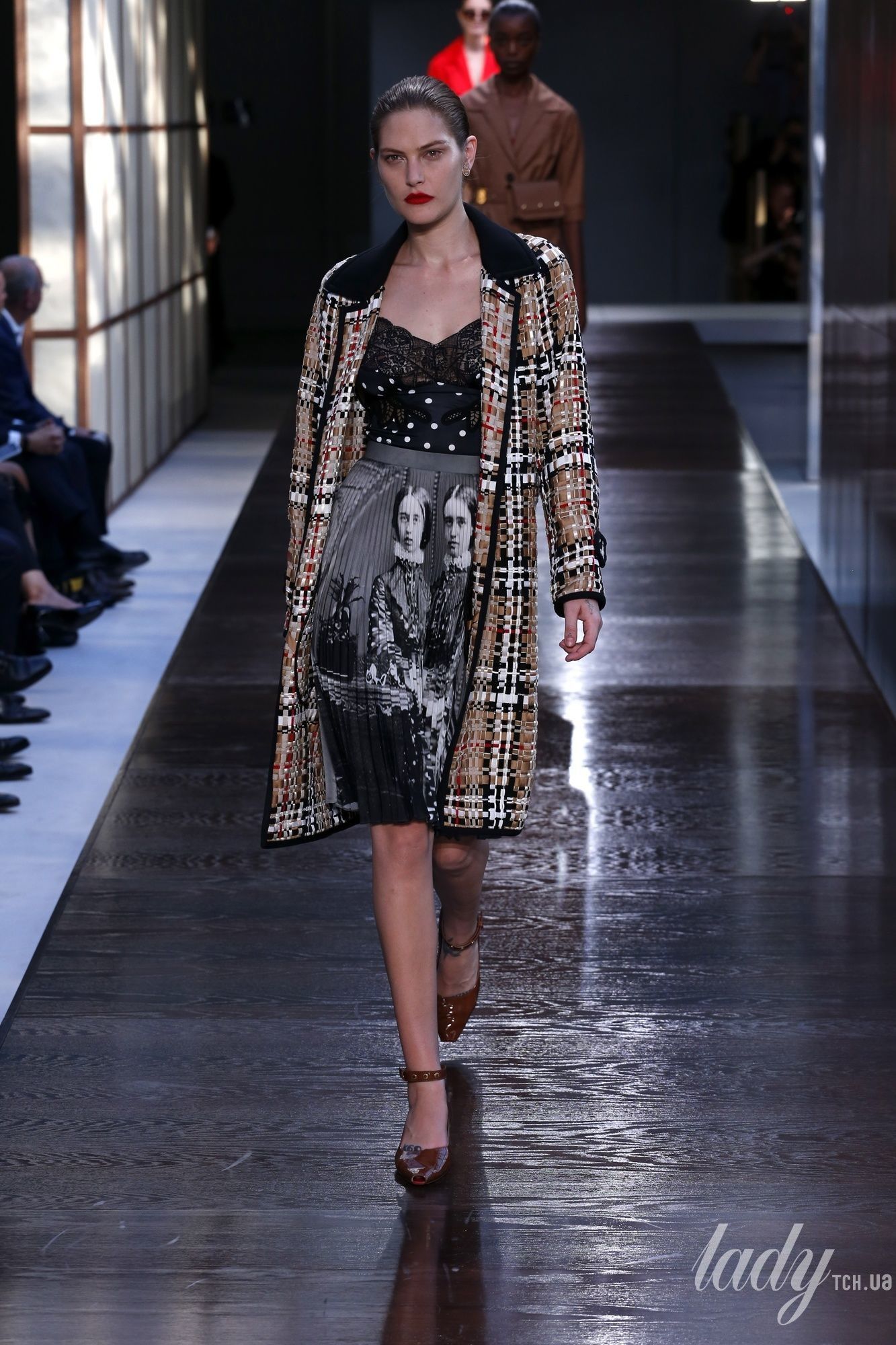 Коллекция Burberry прет-а-порте сезона весна-лето 2019_27