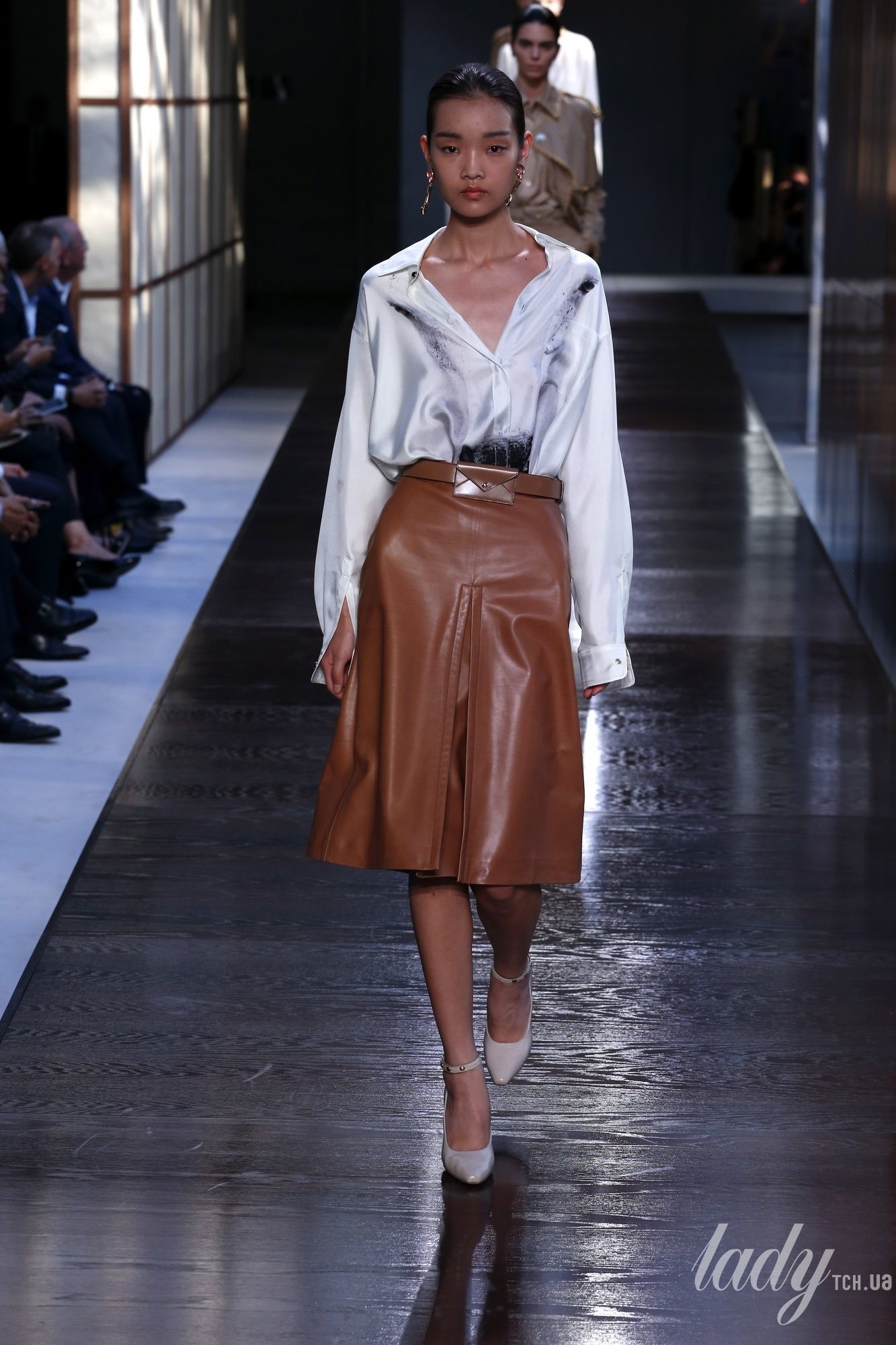 Коллекция Burberry прет-а-порте сезона весна-лето 2019_39