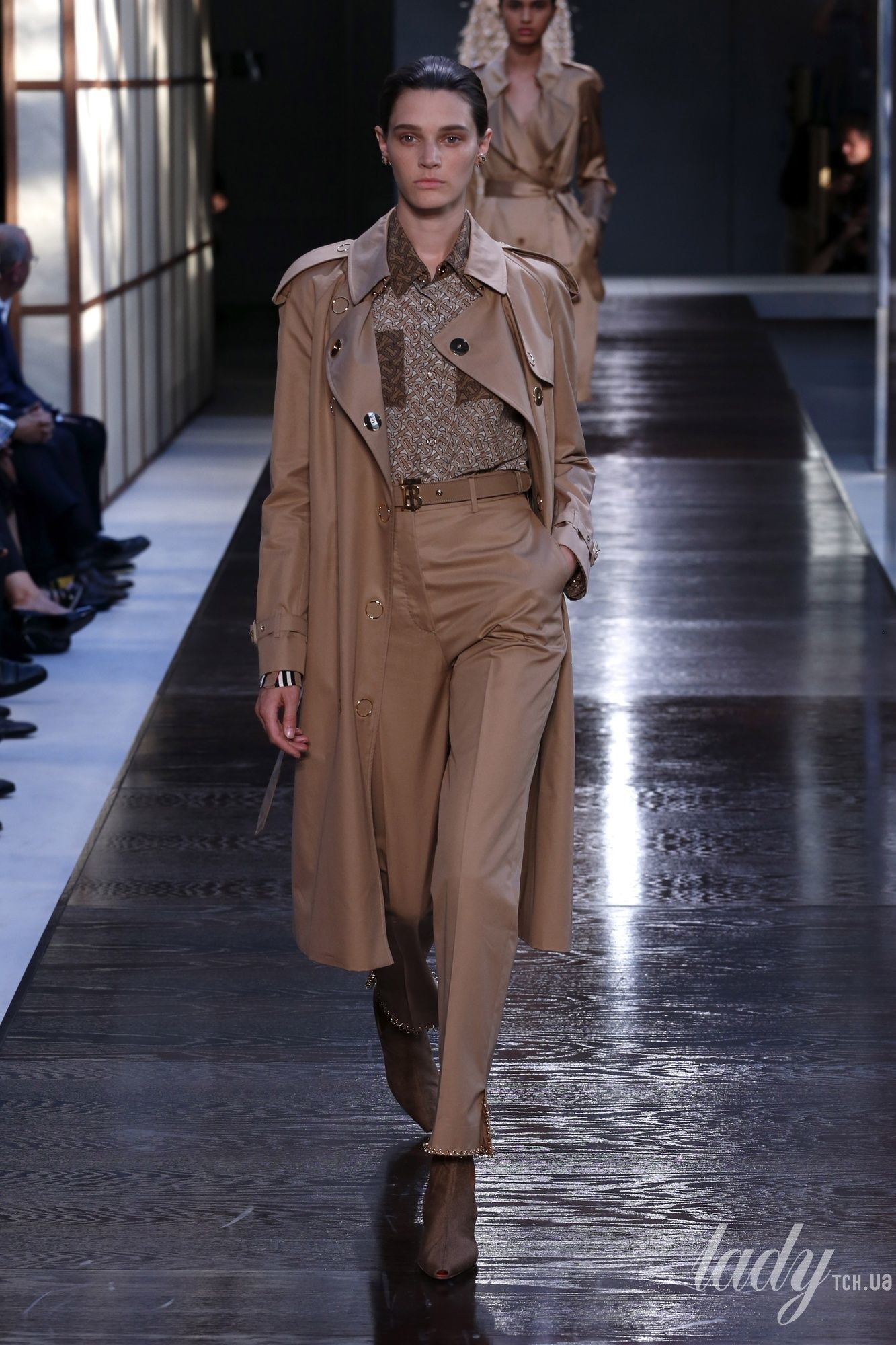 Коллекция Burberry прет-а-порте сезона весна-лето 2019_42
