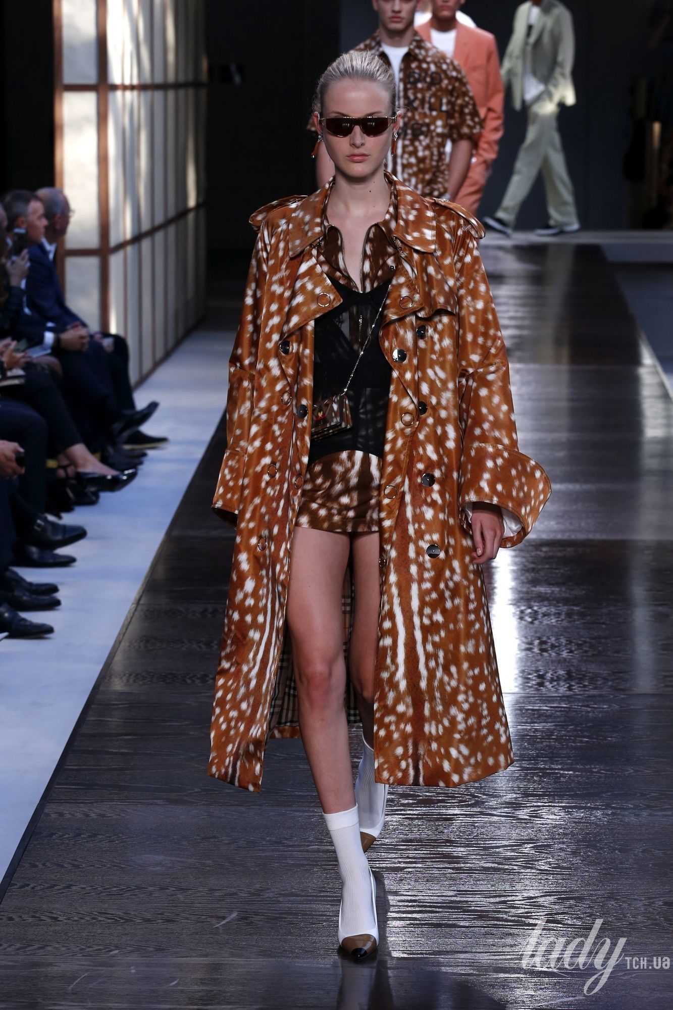 Коллекция Burberry прет-а-порте сезона весна-лето 2019_96