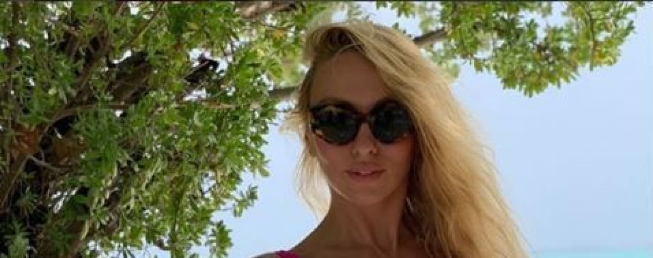 Спокуслива Оля Полякова у купальнику похизувалася засмагою та розкішними формами