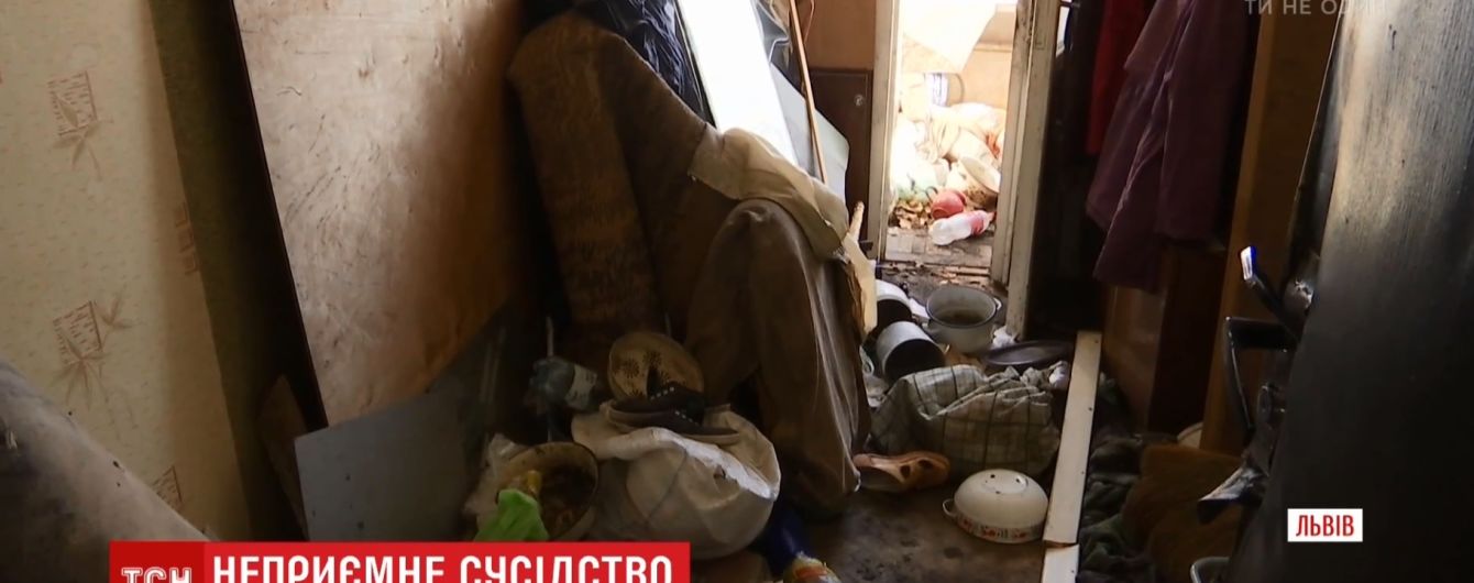 У Львові пенсіонерка тиждень тримала труп померлого чоловіка за шафою