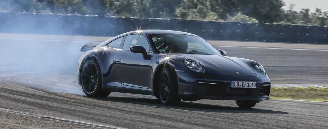 Обновленный Porsche 911 засняли на испытаниях