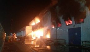 На Одещині масштабно палає маслопереробний завод: до місця події їдуть два пожежні поїзди