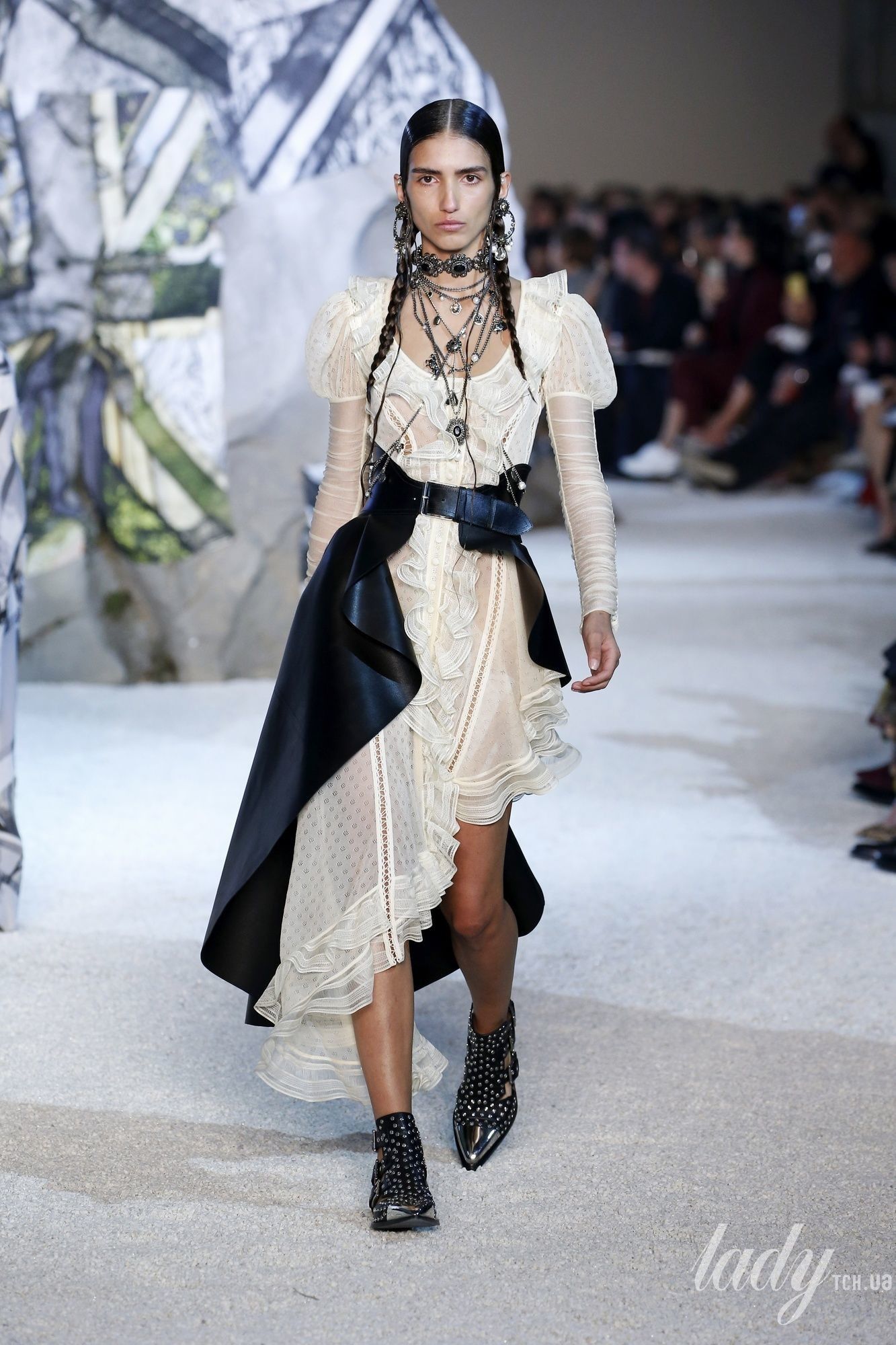Коллекция Alexander McQueen прет-а-порте сезона весна-лето 2019_1