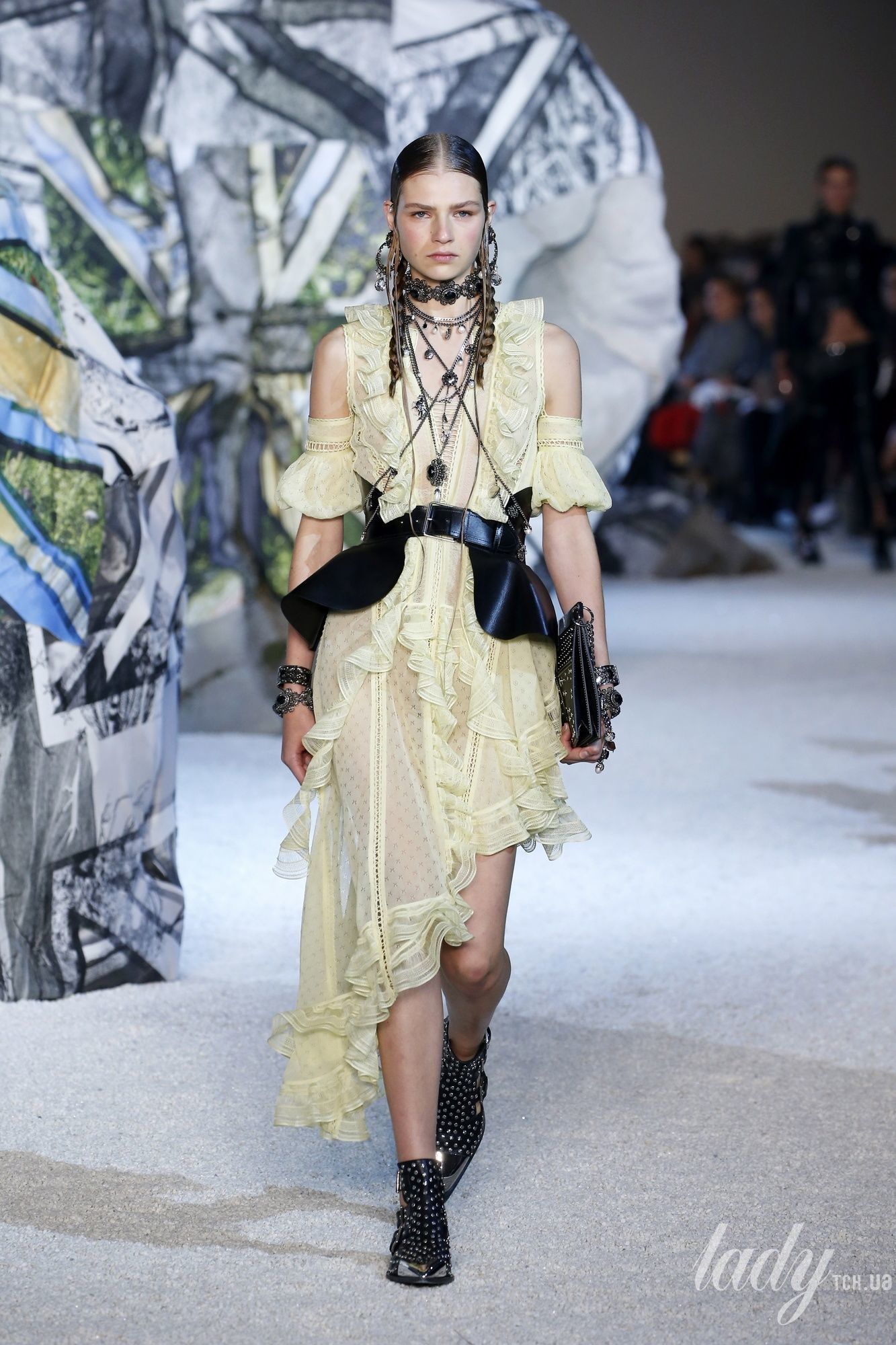 Коллекция Alexander McQueen прет-а-порте сезона весна-лето 2019_3