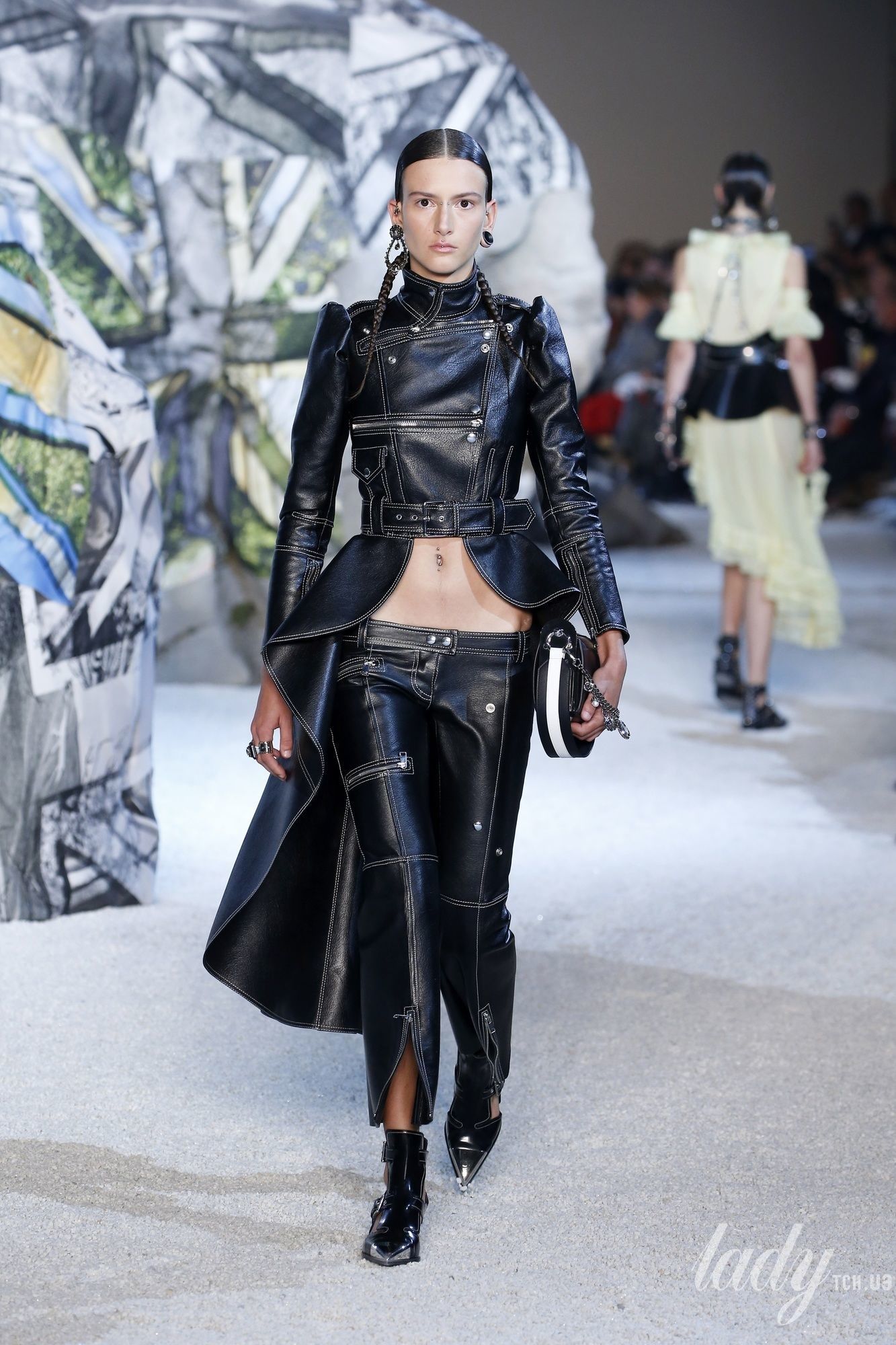 Коллекция Alexander McQueen прет-а-порте сезона весна-лето 2019_4