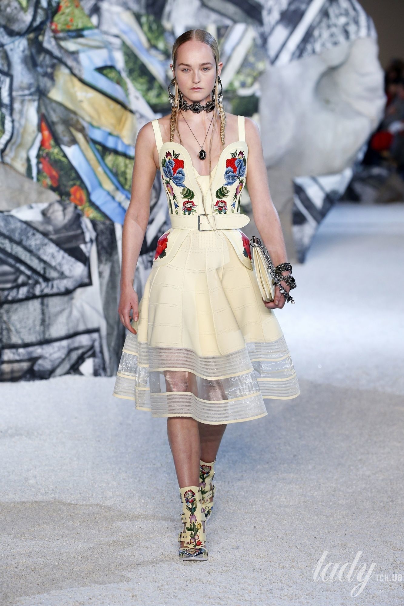 Коллекция Alexander McQueen прет-а-порте сезона весна-лето 2019_14