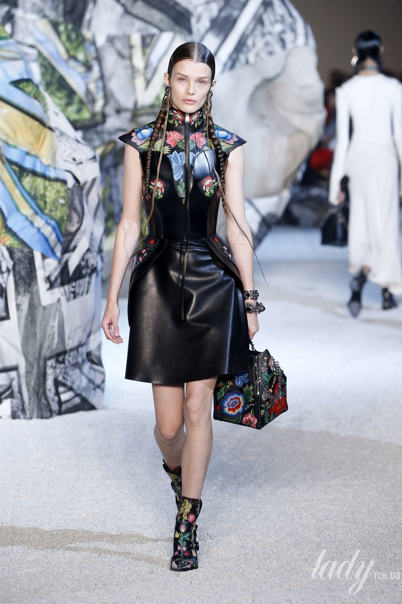 Коллекция Alexander McQueen прет-а-порте сезона весна-лето 2019_19