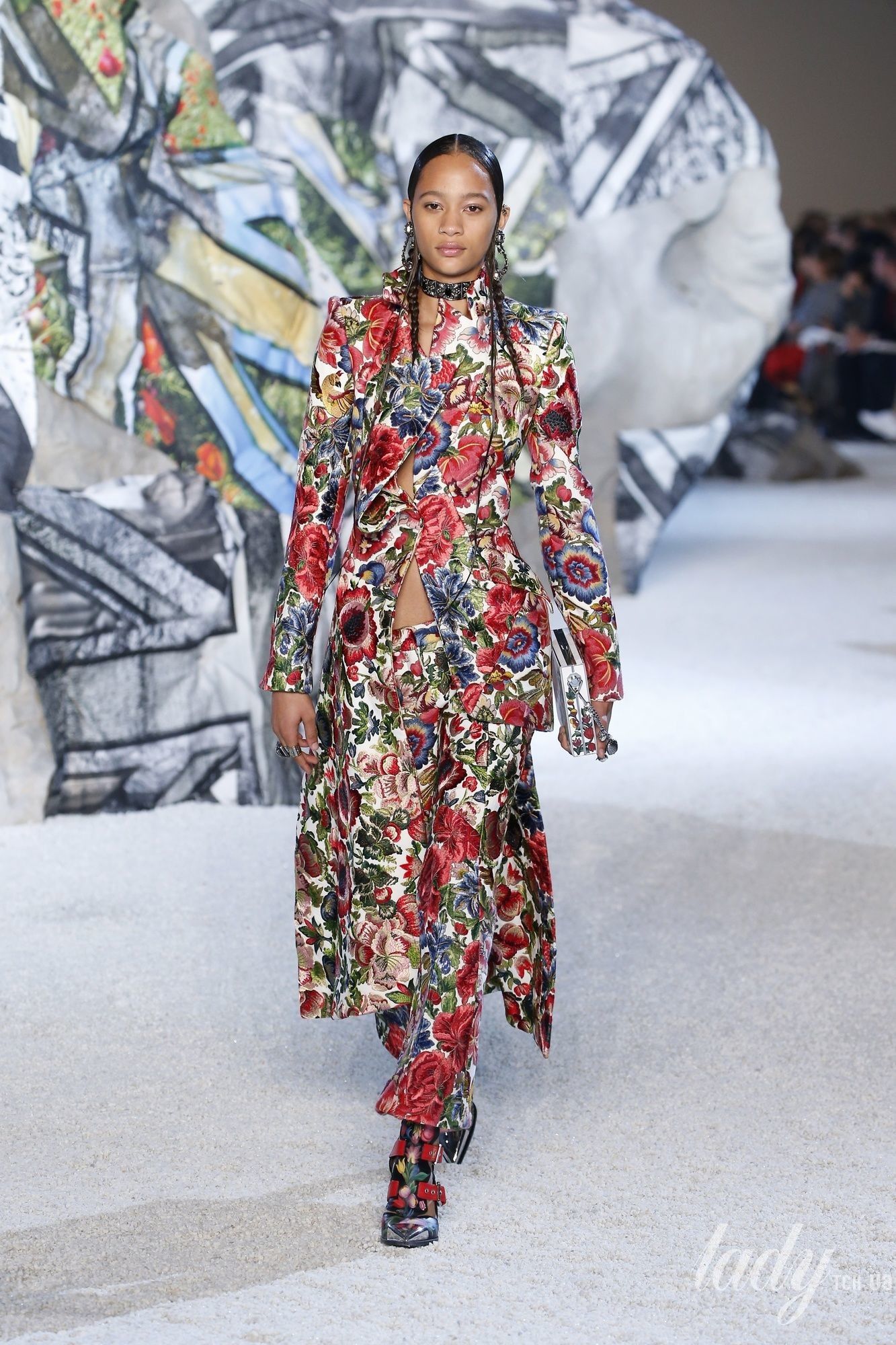 Коллекция Alexander McQueen прет-а-порте сезона весна-лето 2019_20