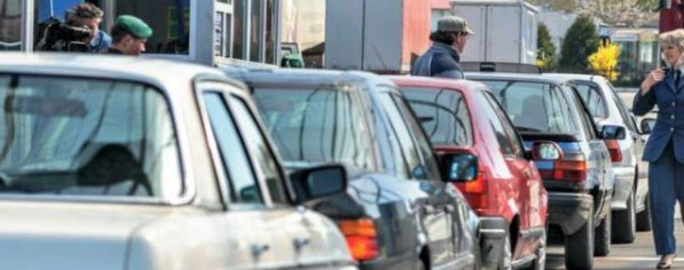 Автостраховку "Зелена карта" прикордонники почали перевіряти онлайн