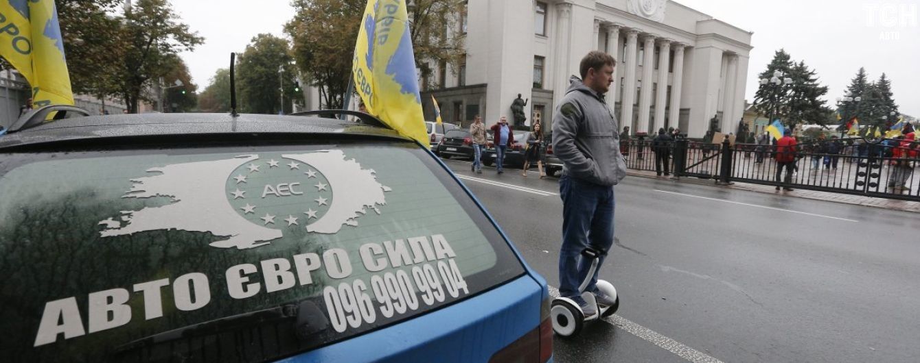Владельцы "евроблях" блокируют главные дороги Украины. Текстовый онлайн