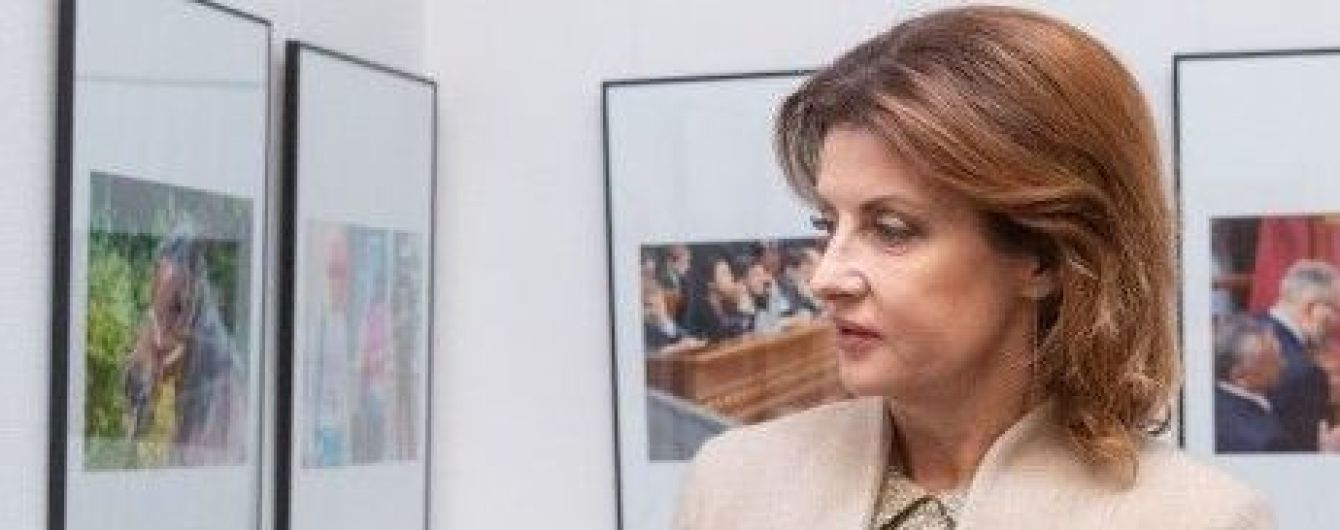 У твідовій сукні і бежевому жакеті: розкішна Марина Порошенко на фотовиставці