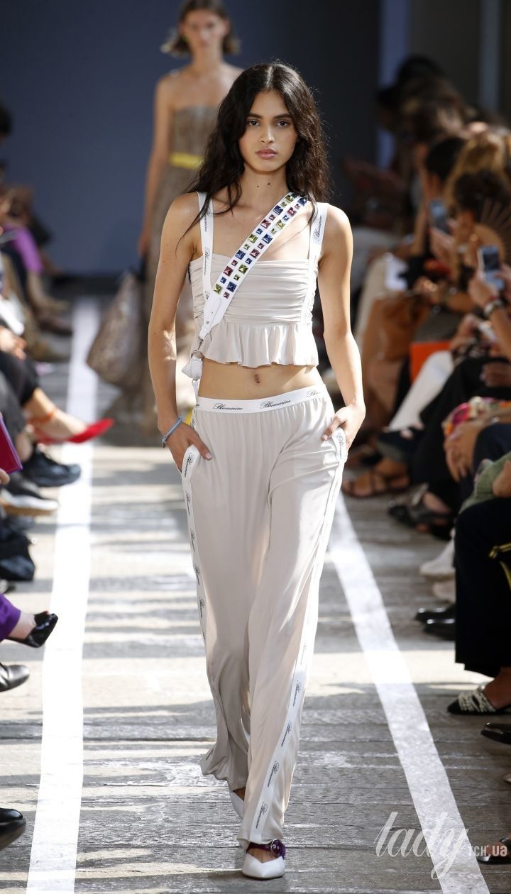 Коллекция Blumarine весна-лето 2019 картинки Коллекция Blumarine весна-лето 2019 картинки
