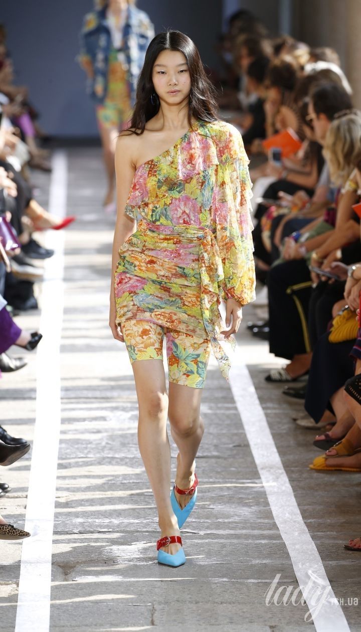 Коллекция Blumarine весна-лето 2019 изображения Коллекция Blumarine весна-лето 2019 изоражения