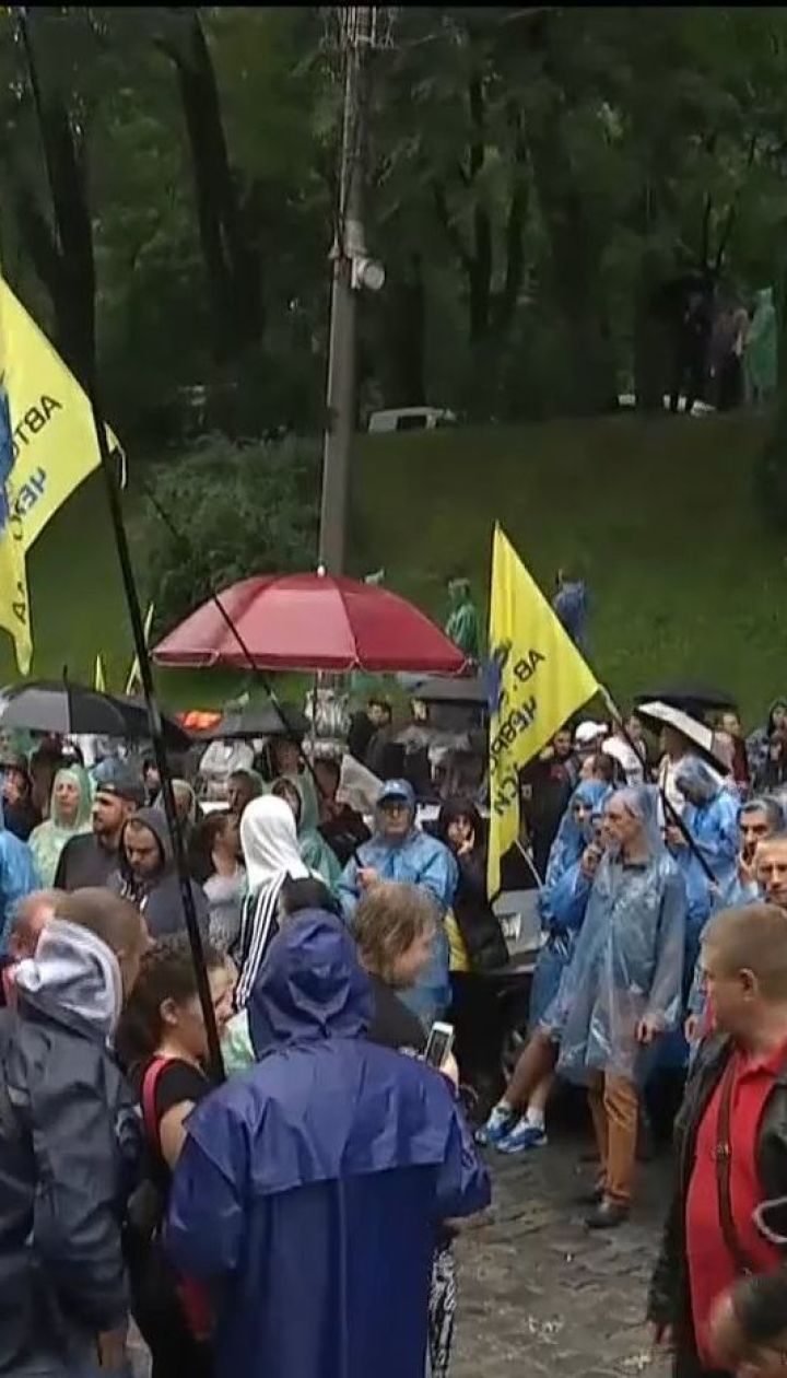 Водії автомобілів з єврономерами влаштували мітинг під стінами ВР