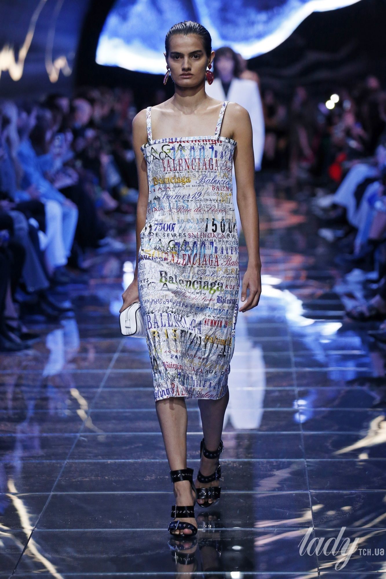 Коллекция Balenciaga прет-а-порте сезона весна-лето 2019_9