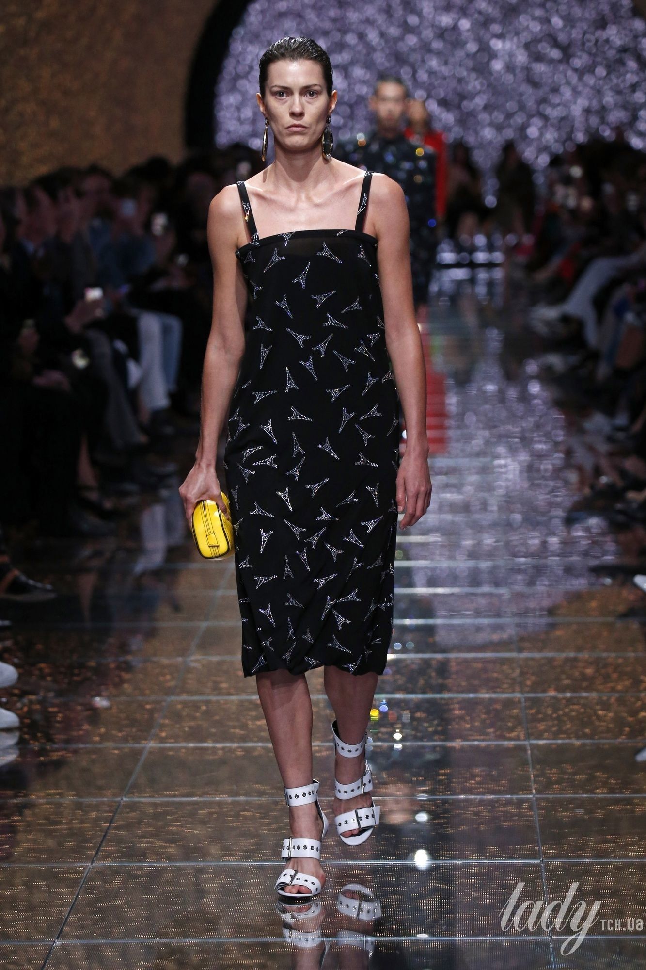 Коллекция Balenciaga прет-а-порте сезона весна-лето 2019_11