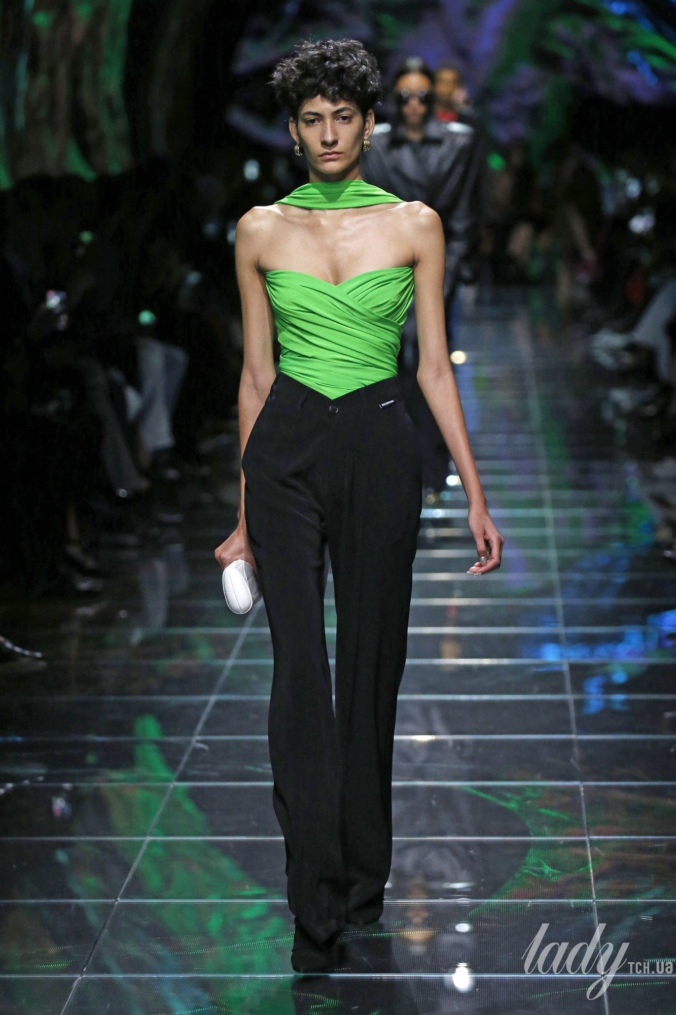 Коллекция Balenciaga прет-а-порте сезона весна-лето 2019_21