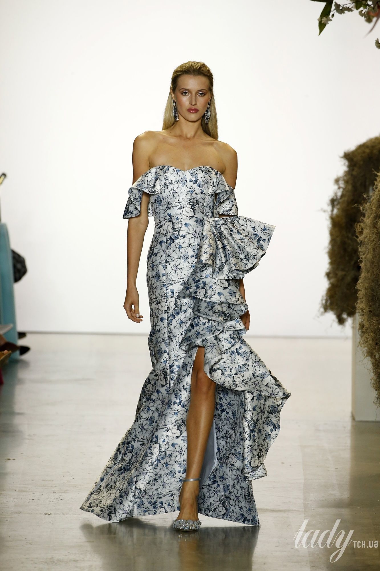 Коллекция Badgley Mischka прет-а-порте сезона весна-лето 2019_9
