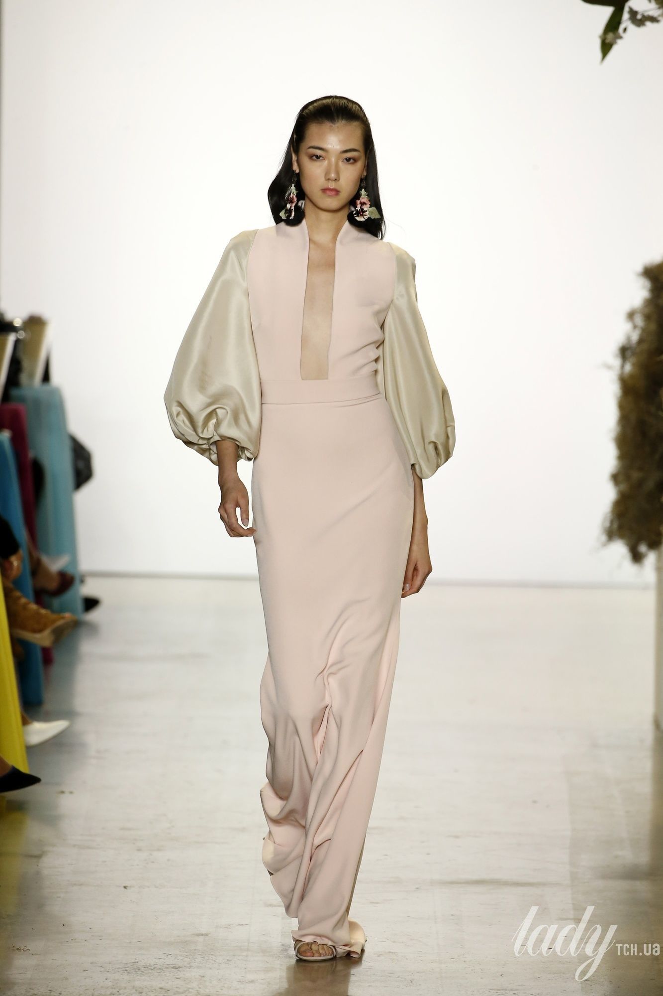 Коллекция Badgley Mischka прет-а-порте сезона весна-лето 2019_15