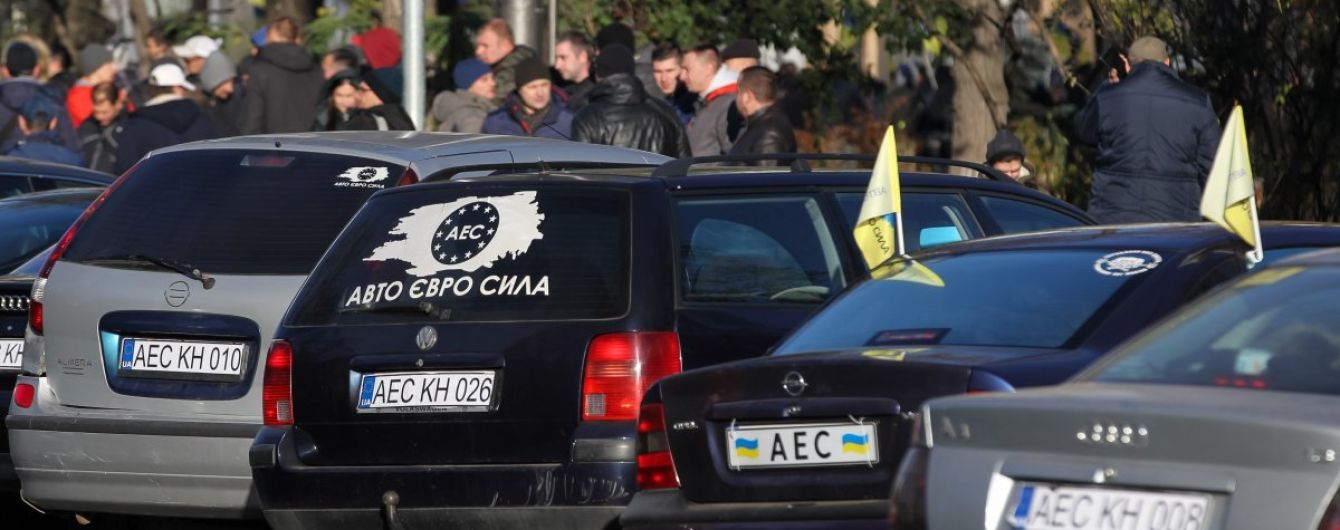 Рада підвищила штрафи за "євробляхи" у десятки разів
