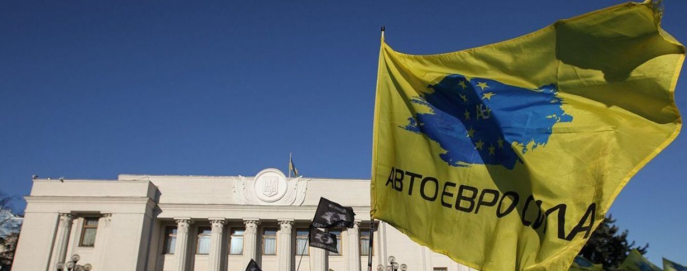 Пикетчики на "евробляхах" планируют просить Порошенко о вето