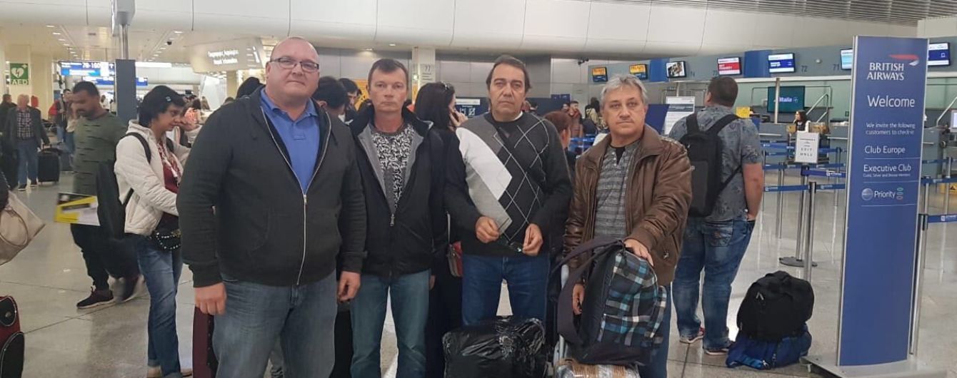 Троє українських моряків повернулись на батьківщину після понад року арешту в Греції