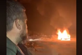Лідер "євробляхерів" спалив свою "Range Rover" на знак протесту проти нового закону