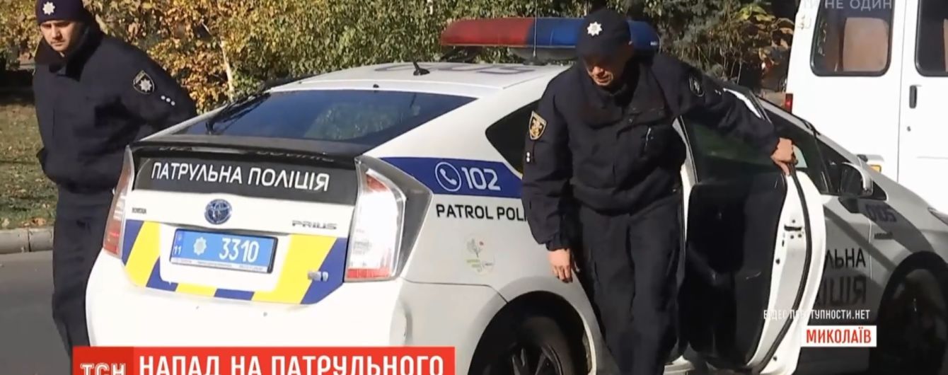 У Миколаєві п’яна компанія зламала щелепу патрульному, який зупинив їхнє авто