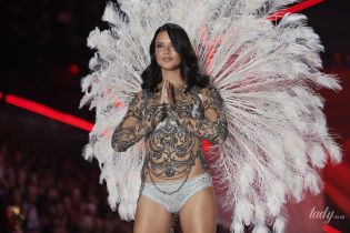 Больше не "ангел": Адриана Лима попрощалась с командой Victoria's Secret после шоу в Нью-Йорке