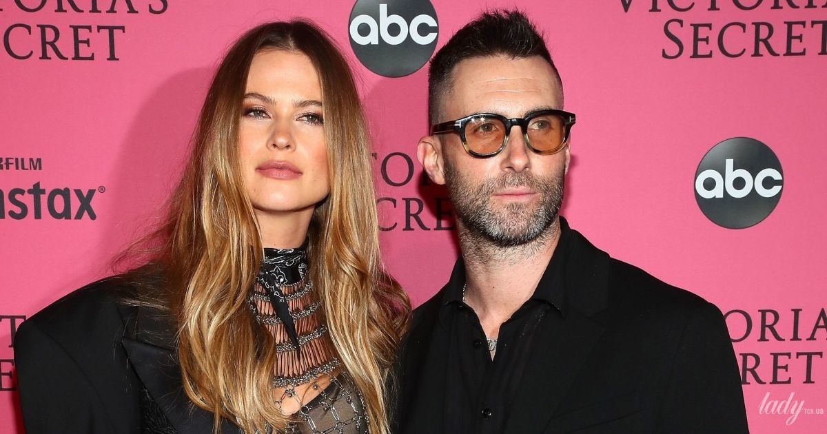 Когда ты папа девочек: солист Maroon 5 Адам Левин нарядился в платье