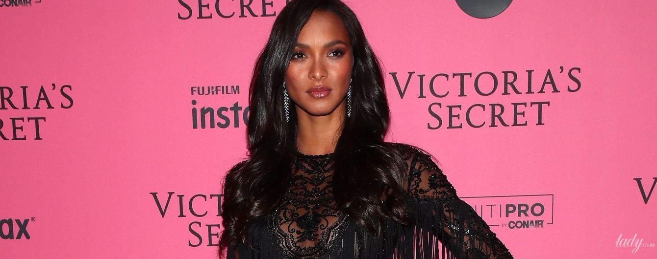 У чорному міні і на шпильках: "ангел" Лаіс Рібейро на вечірці Victoria's Secret