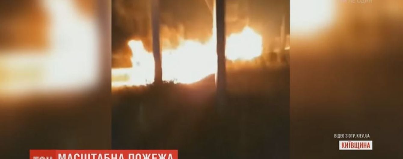 На подпольной АЗС на Киевщине произошел пожар и разлив тонн горючего