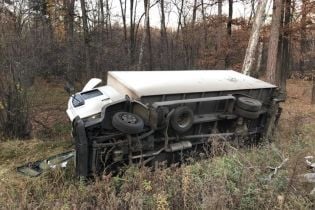 "Класичне підрізання". У Мережу потрапив запис відеореєстратора з ДТП фури й авто нардепа Лещенка