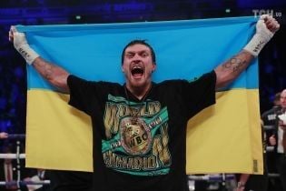 Усик приедет поддержать Ломаченко и Гвоздика в чемпионских поединках