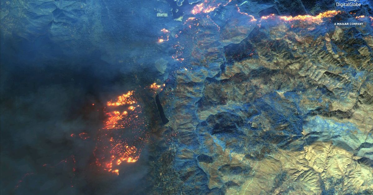 Лісову пожежу в Каліфорнії показали з космосу