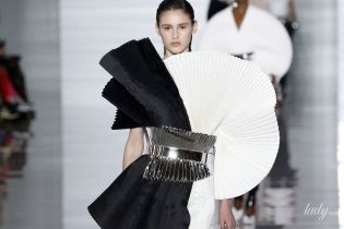 Черно-белая с серебром: эффектная коллекция Balmain сезона весна-лето 2019