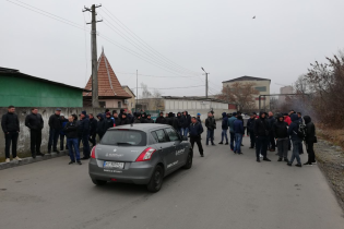 Автовладельцы зажгли шины в Ивано-Франковске и требуют встречи с таможенниками