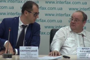 В Киеве неизвестные ворвались в помещение информагентства и облили кефиром спортивного журналиста