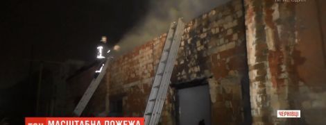 Пожежники підозрюють безхатьків у підпалі складів на околиці Чернівців